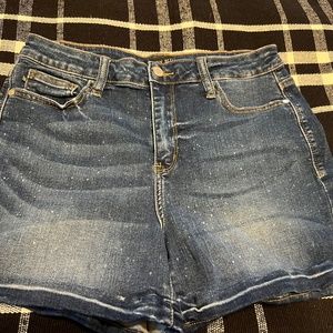Judy Blue paint splatter denim shorts size Large.